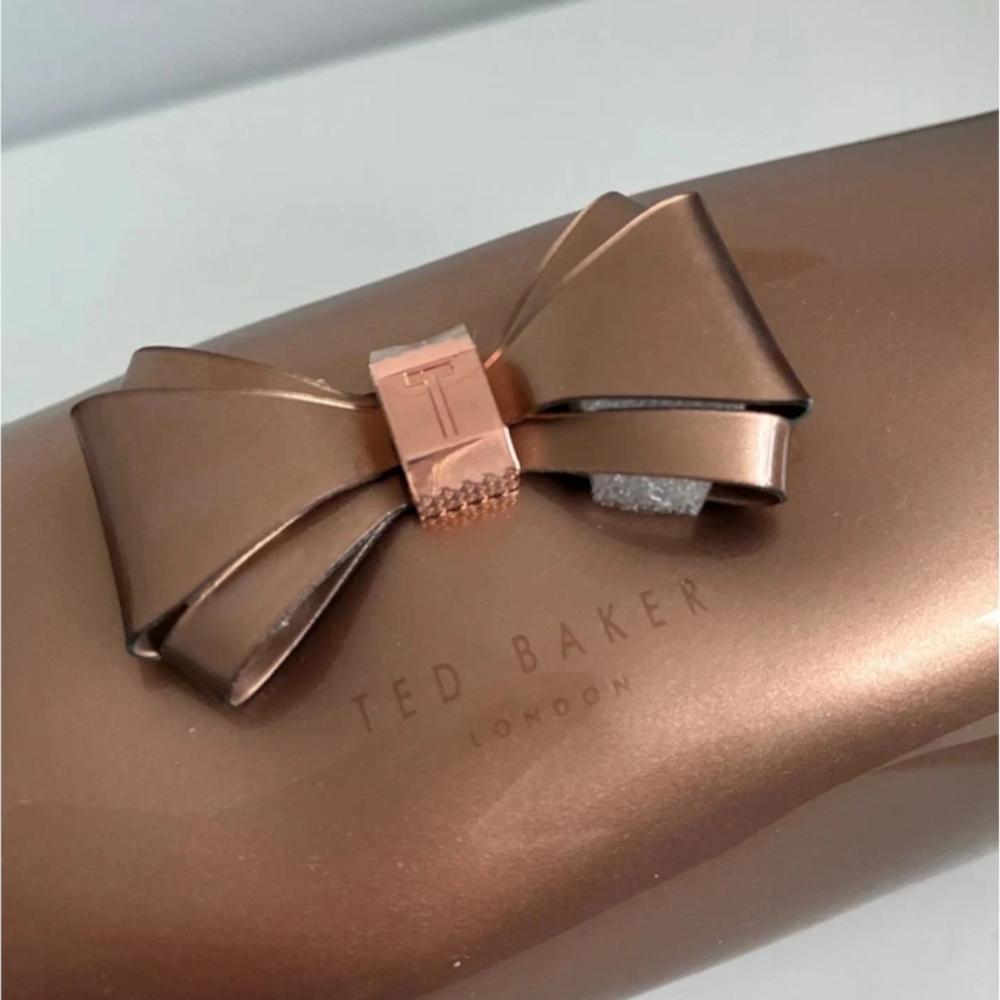 【TED BAKER | テッドベーカー】希少! Patent Bow Pencil Case ペンケース リボン付き《ゴールド》