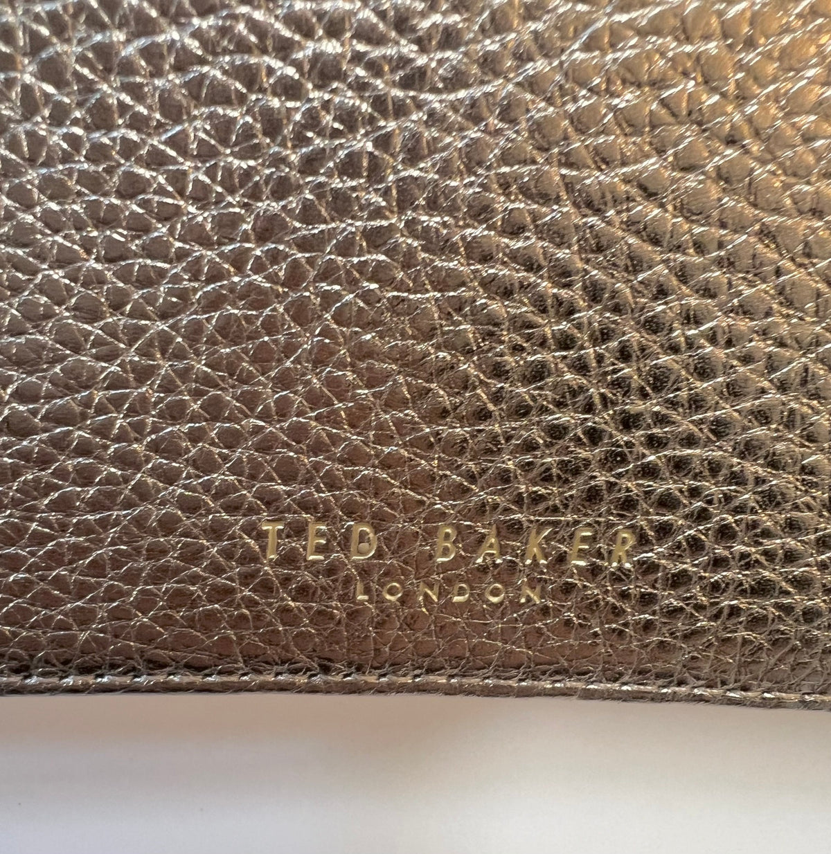 ★手元に在庫あり!【TED BAKER/テッドベーカー】素敵!ROOSALI お花がま口 長財布 《ゴールド》