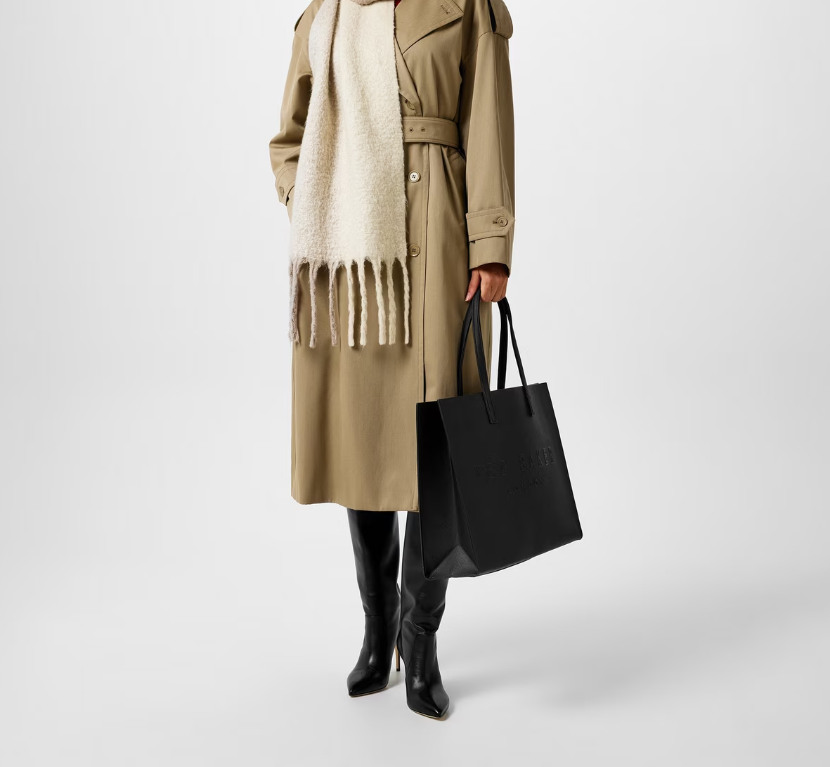 【TED BAKER | テッドベーカー】Sukicon 横長 LARGE ICON トートバッグ《ブラック》