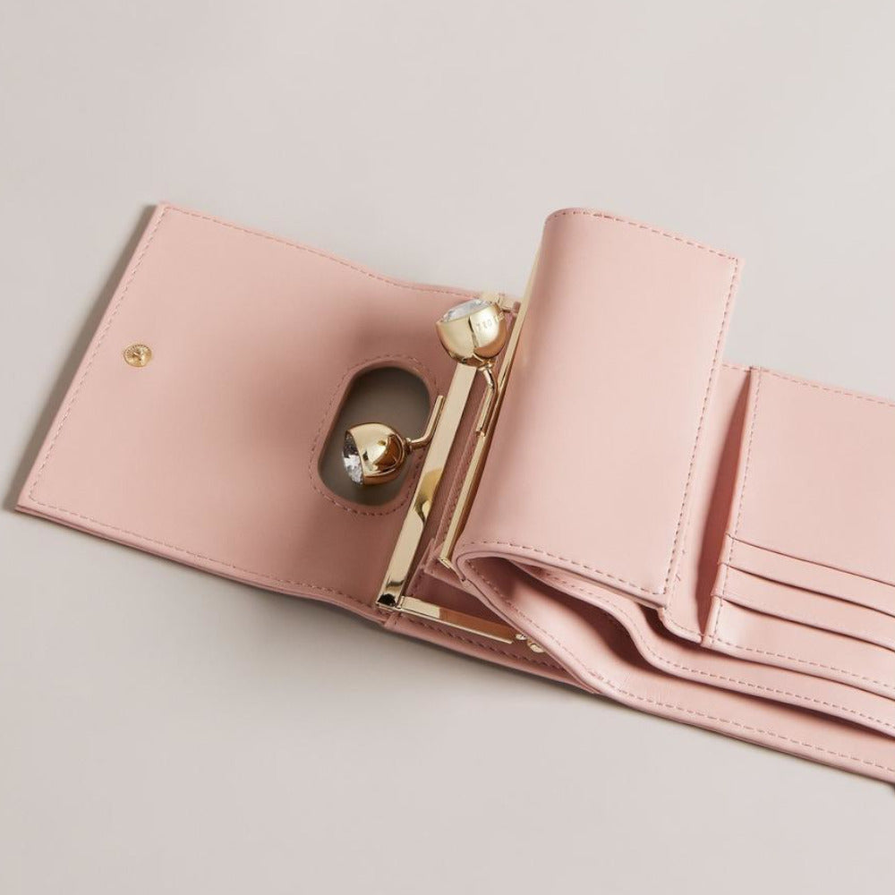 【TED BAKER | テッドベーカー】Cute!レザーがま口 三つ折りミニ財布《ピンク》
