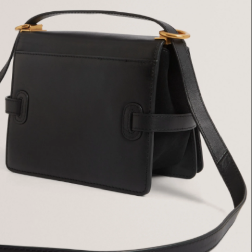 【TED BAKER | テッドベーカー】 Talika スウェードベルトディテールクロスボディバッグ《ブラック》