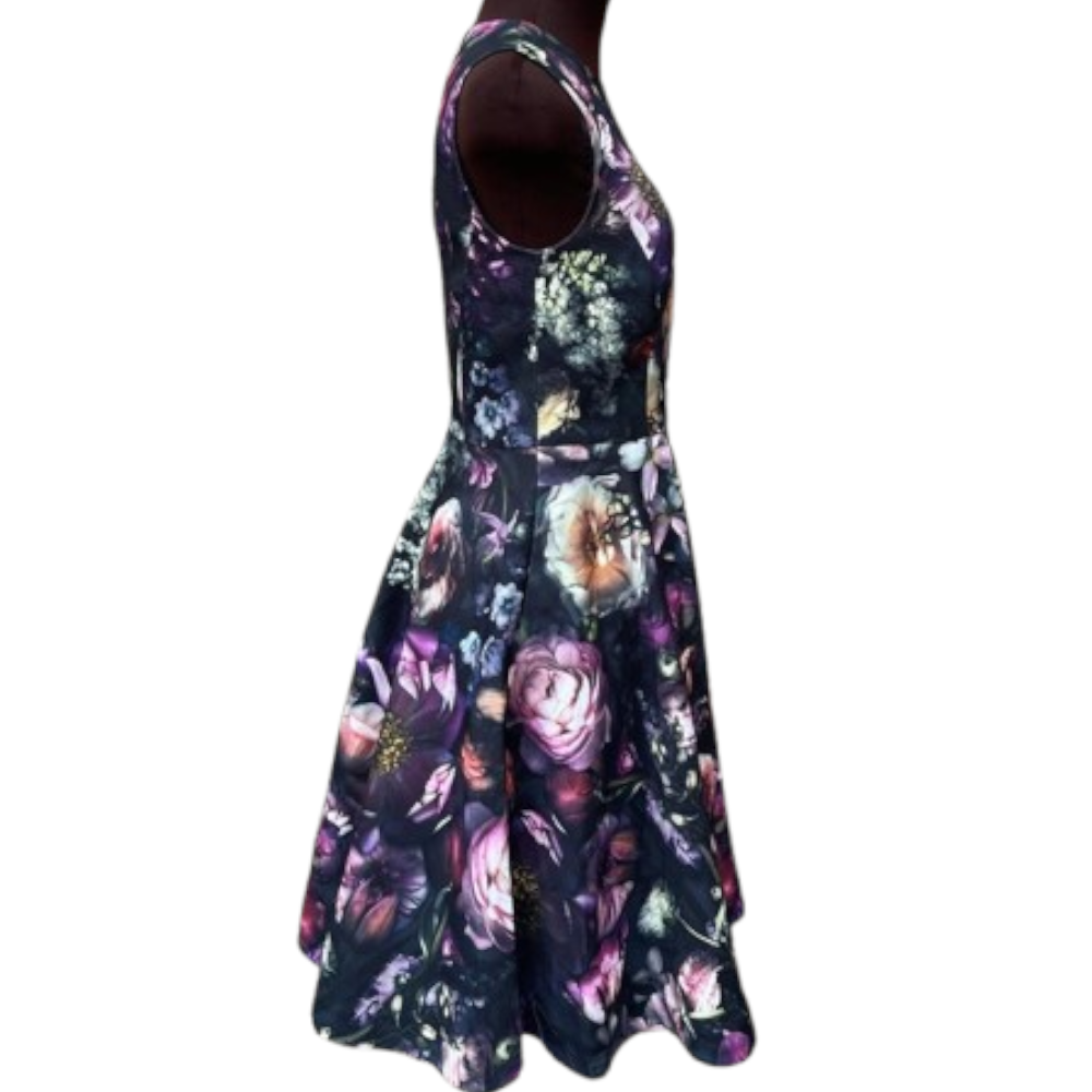 【TED BAKER | テッドベーカー】希少！Inesia お花柄フレア ワンピース《花柄ブラック》【サイズ1 日本サイズ9】
