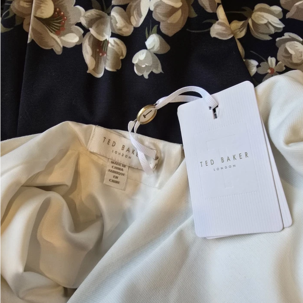 【TED BAKER | テッドベーカー】 AVII 花柄ペンシルスカートワンピース 《ホワイト×ダークブルー》【サイズ1 日本サイズ9】