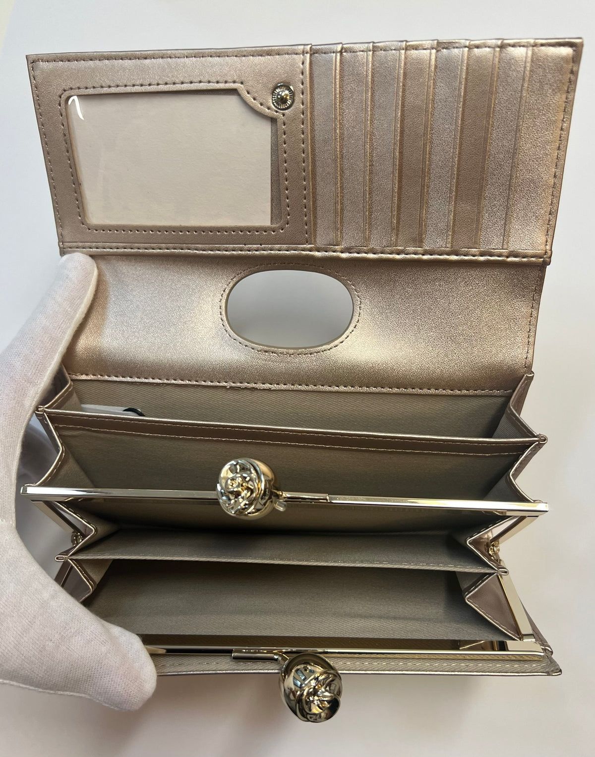 ★手元に在庫あり！【TED BAKER/テッドベーカー】素敵！ROOSALI お花がま口 長財布 《ゴールド》