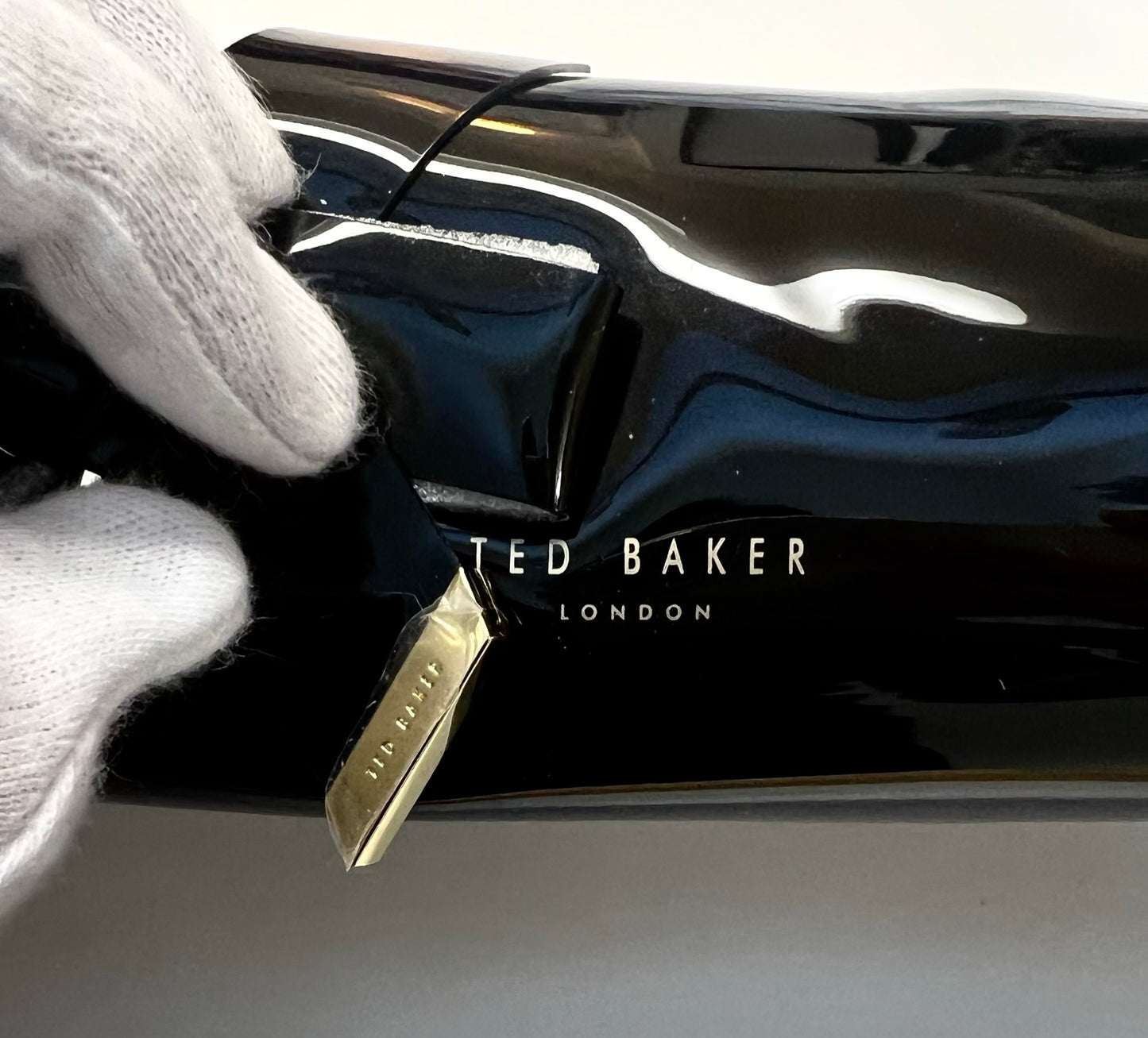 【TED BAKER | テッドベーカー】リボンがキュート！ NIKARA ペンケース リボン付き《2色》