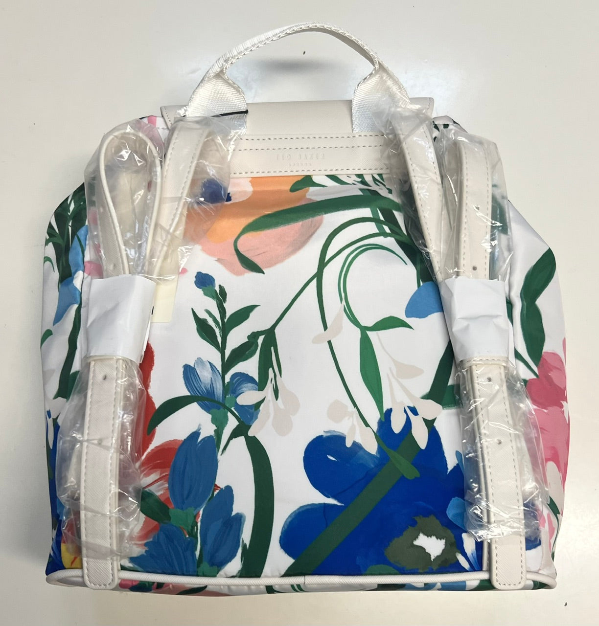 【TED BAKER | テッドベーカー】Magnolia Floral  ナイロン バックパック《ホワイト系》