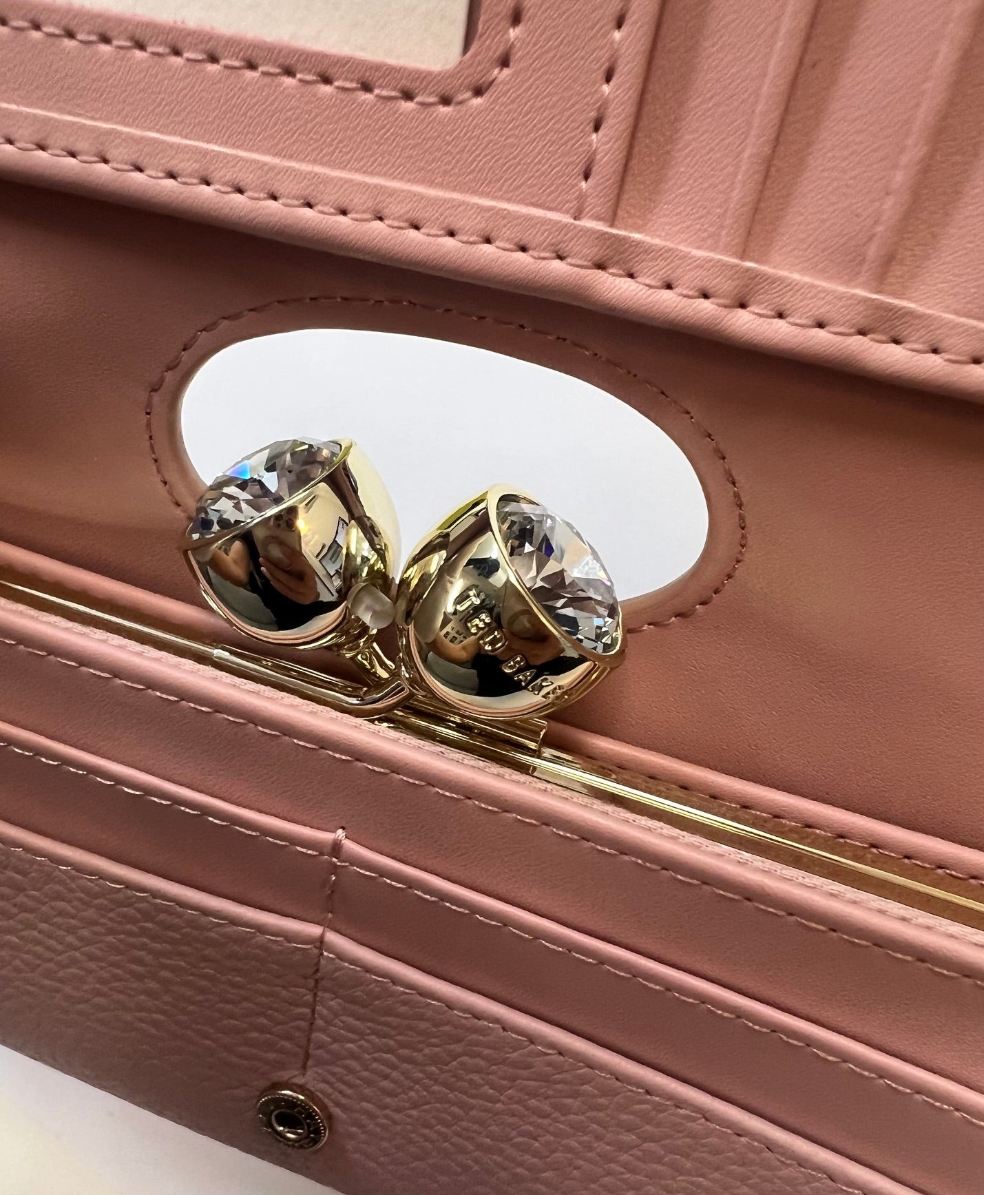 【TED BAKER/テッドベーカー】ROSYELA レザー がま口長財布《ピンク》