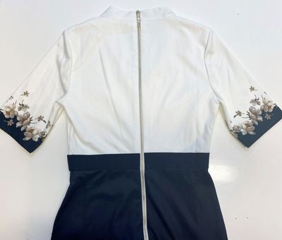 【TED BAKER | テッドベーカー】 AVII 花柄ペンシルスカートワンピース 《ホワイト×ダークブルー》【サイズ1 日本サイズ9】