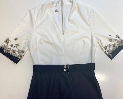 【TED BAKER | テッドベーカー】 AVII 花柄ペンシルスカートワンピース 《ホワイト×ダークブルー》【サイズ1 日本サイズ9】