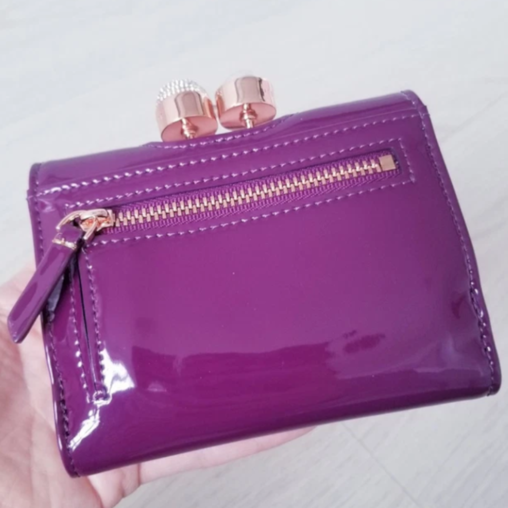 【TED BAKER | テッドベーカー】CATTRIN レザーがま口 ミニ折り財布《パープル》