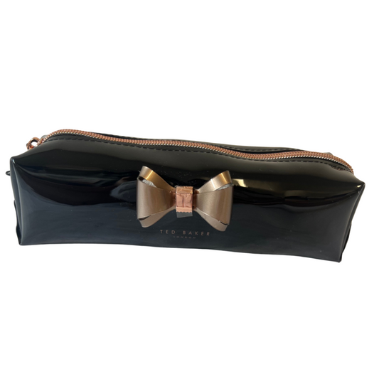 ★手元在庫あり！【TED BAKER | テッドベーカー】希少！ Patent Bow Pencil Case ペンケース リボン付き《ブラック》