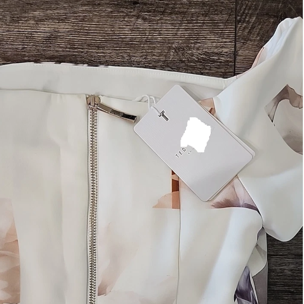 【TED BAKER | テッドベーカー】SAIDIE オフショルダー ボディコン ワンピース《ホワイト》